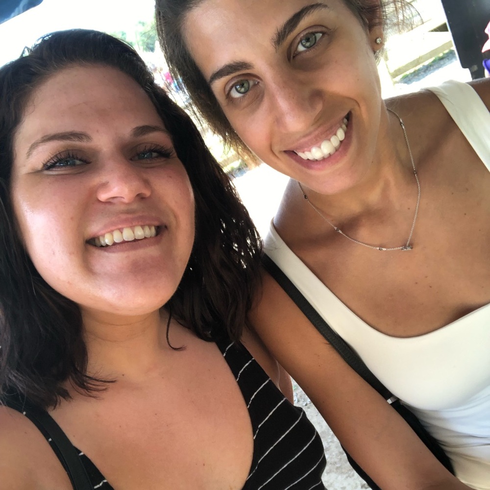 Meet your Poshers, Rachel & Jamie 👯‍♀️